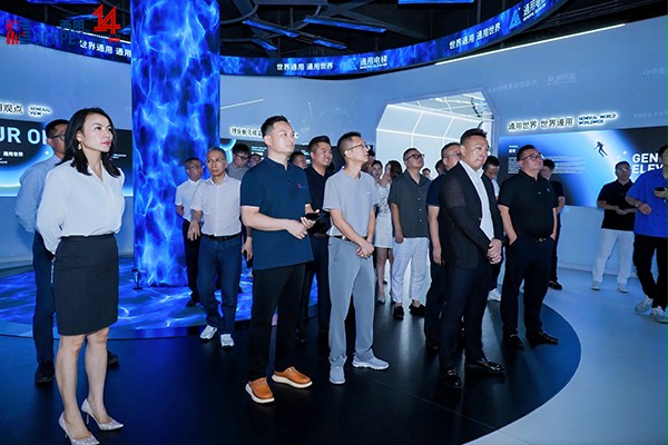 独角兽私董们参观通用电梯展厅