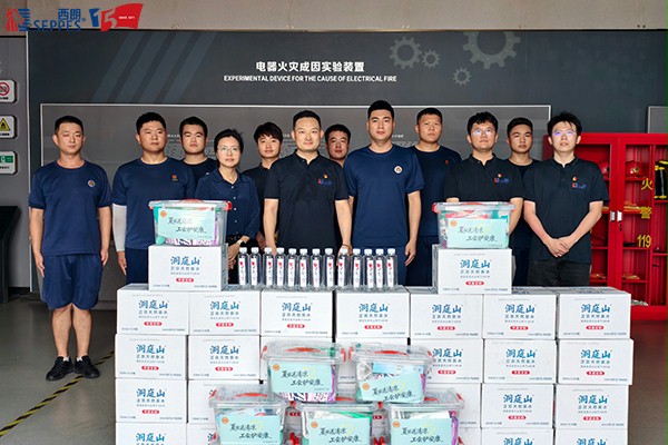 西朗送清凉到达吴中消防中心